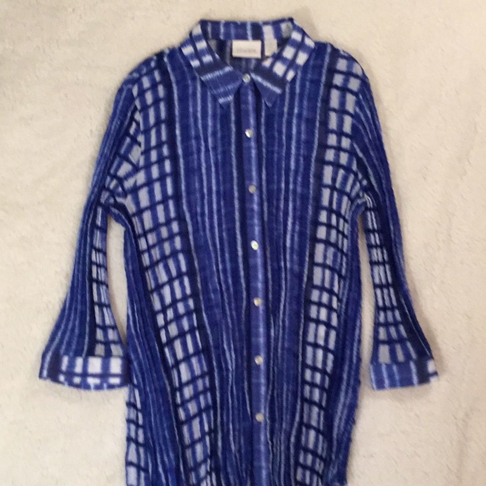Chico’s Lady’s Top; size 2.Gorgeous shades of blue